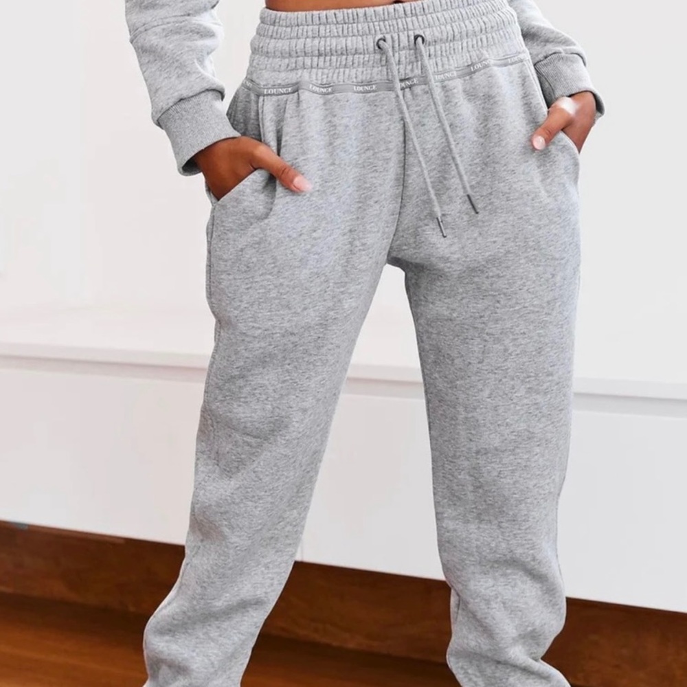 Lounge Set - image 3